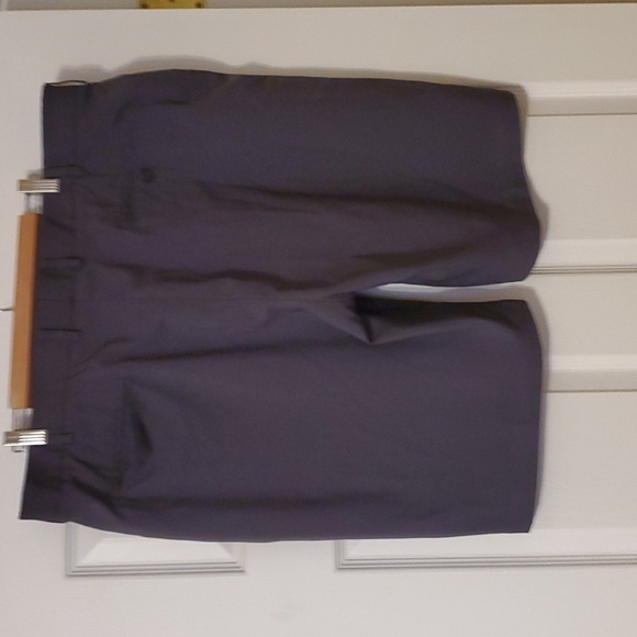 Walter Hagen Shorts Mens Size 43 Grey Flat Front Summer Golf - Picture 2 of 7